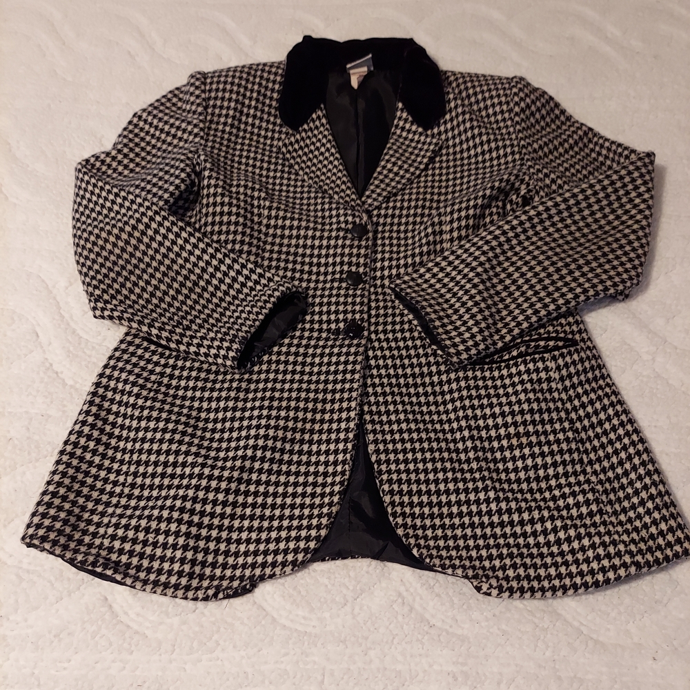 Women's Black and White Houndstooth Blazer With Velvet Collar